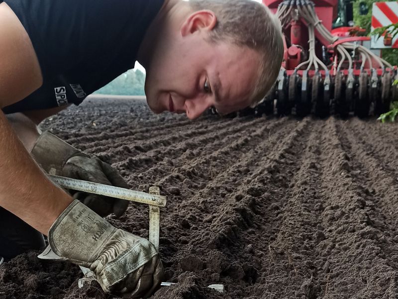 Wie tief legen wir die Saatkörner ab?