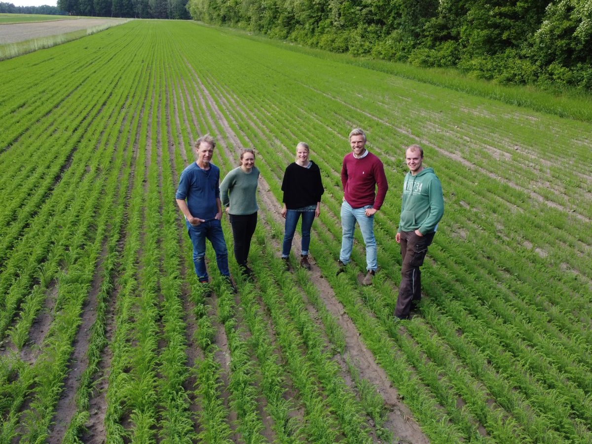 Projektteam am Modell-Acker